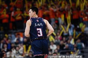 开云体育-关键局状态出色！胡明轩14中7&amp;4记三分拿下20分4板5助2断