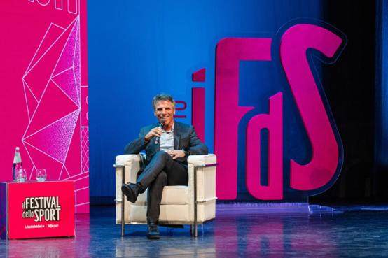 app下载-佐拉的故事魔盒：一次劫案、一粒点球与一段旅程